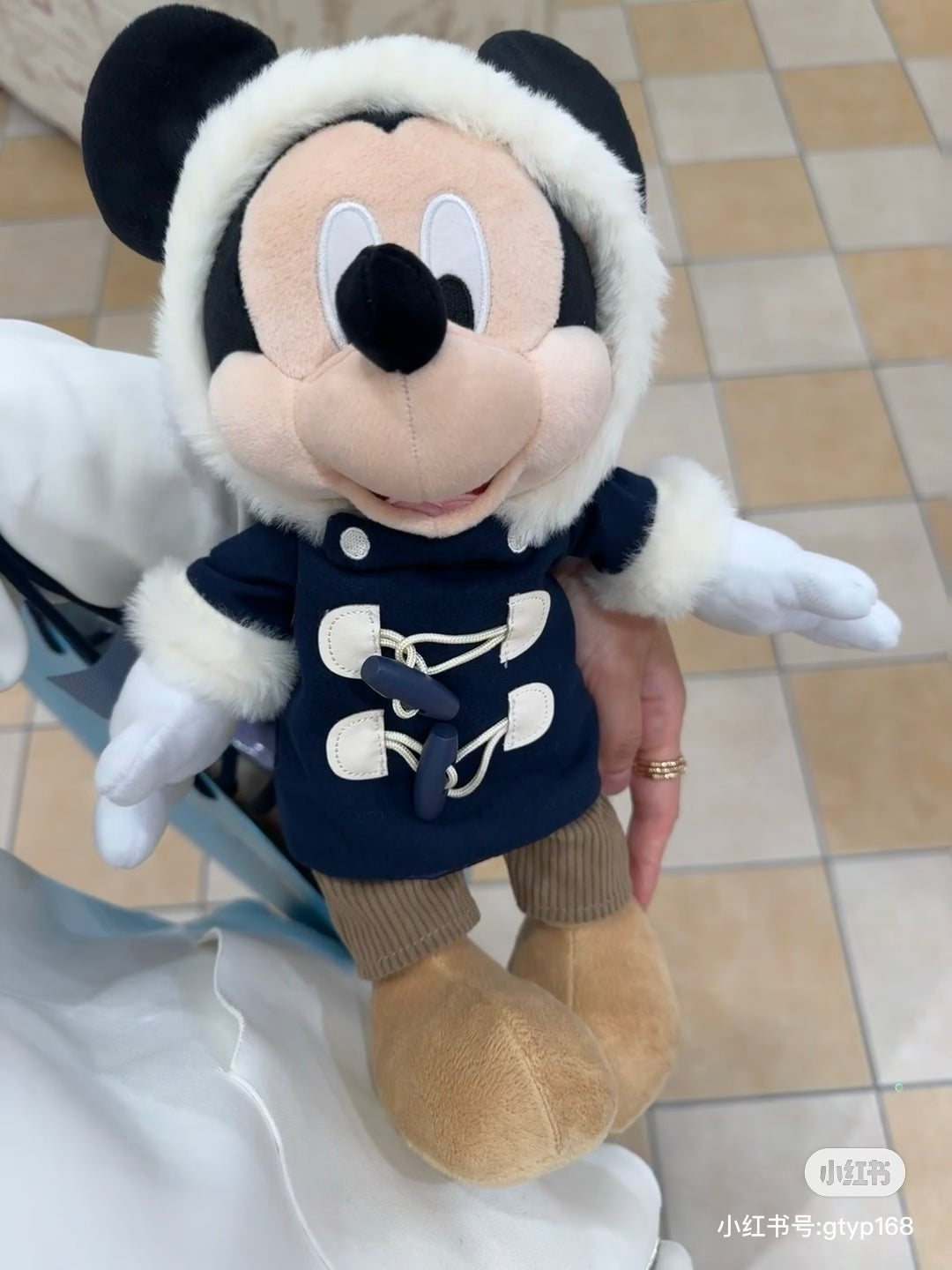 Disney |Winter Jacket Mickey Mouse Plush Toy东迪冬日限定大衣米奇毛绒玩偶/公仔/帽子可脱|约高さ24×幅21×奥行き21(cm)