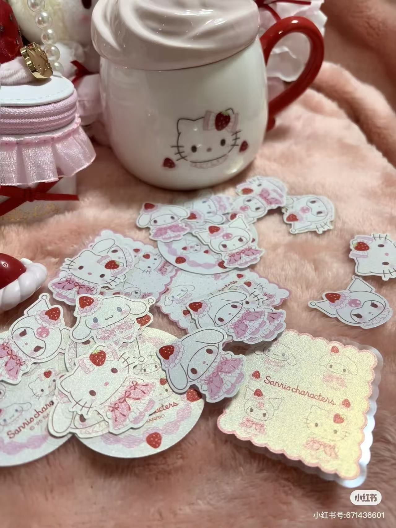 Sanrio|Strawberry Whipped Cake Flake Sticker Set & Tin Case|8×8×2.5cm approx.