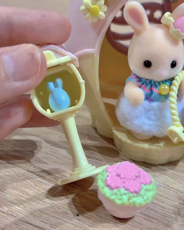 Sylvanian families|Easter Egg Hutch 5802