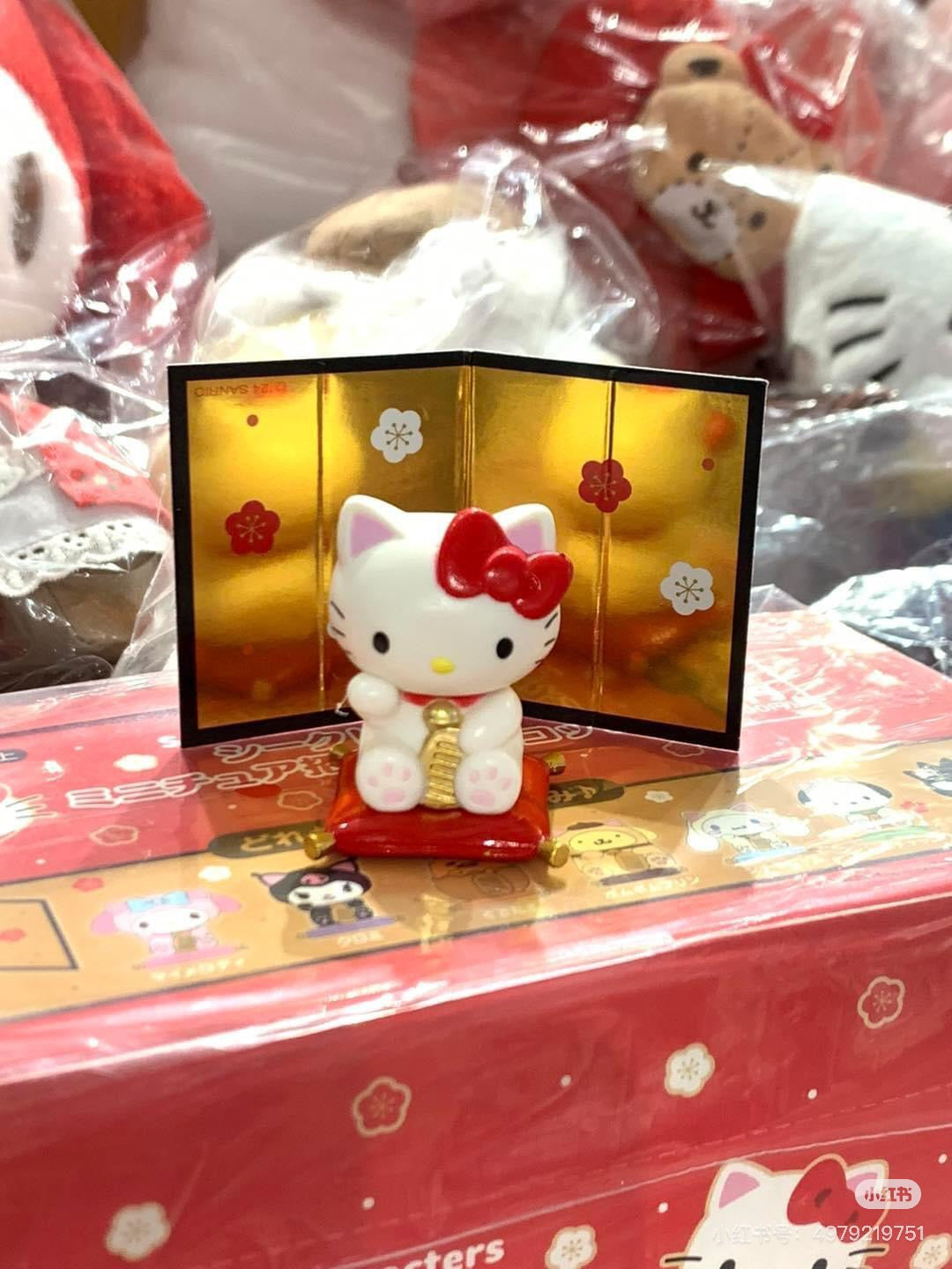 Sanrio三丽鸥|Secret Mascot - Zodiac Lucky Cat Blind Box 十二生肖蛇年限定坐垫招财猫系列手办摆件盲盒/全8种|1枚入