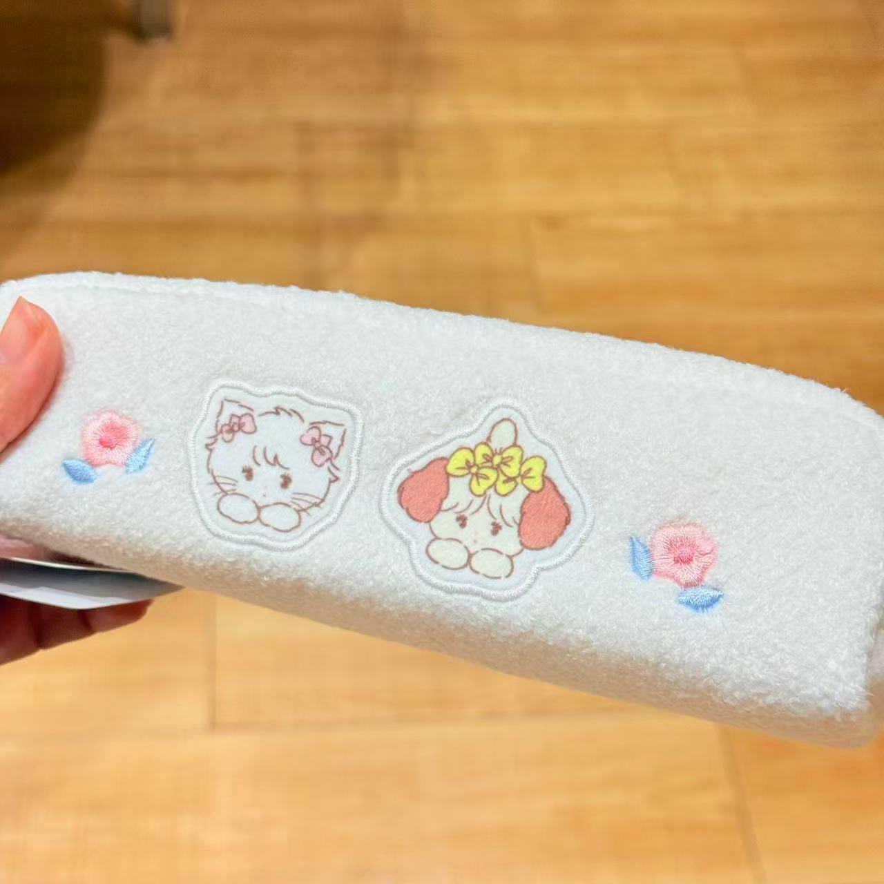 mikko illustrations|Fluffy Long Pouch|H60xW200xD55mm approx.