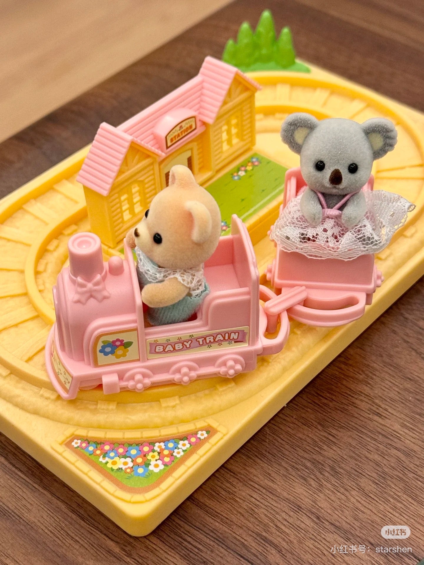 SylvanianFamilies森贝儿家族| Baby Choo-Choo Train快乐小火车+Bear Baby蜜熊宝宝套组/玩具/过家家5320