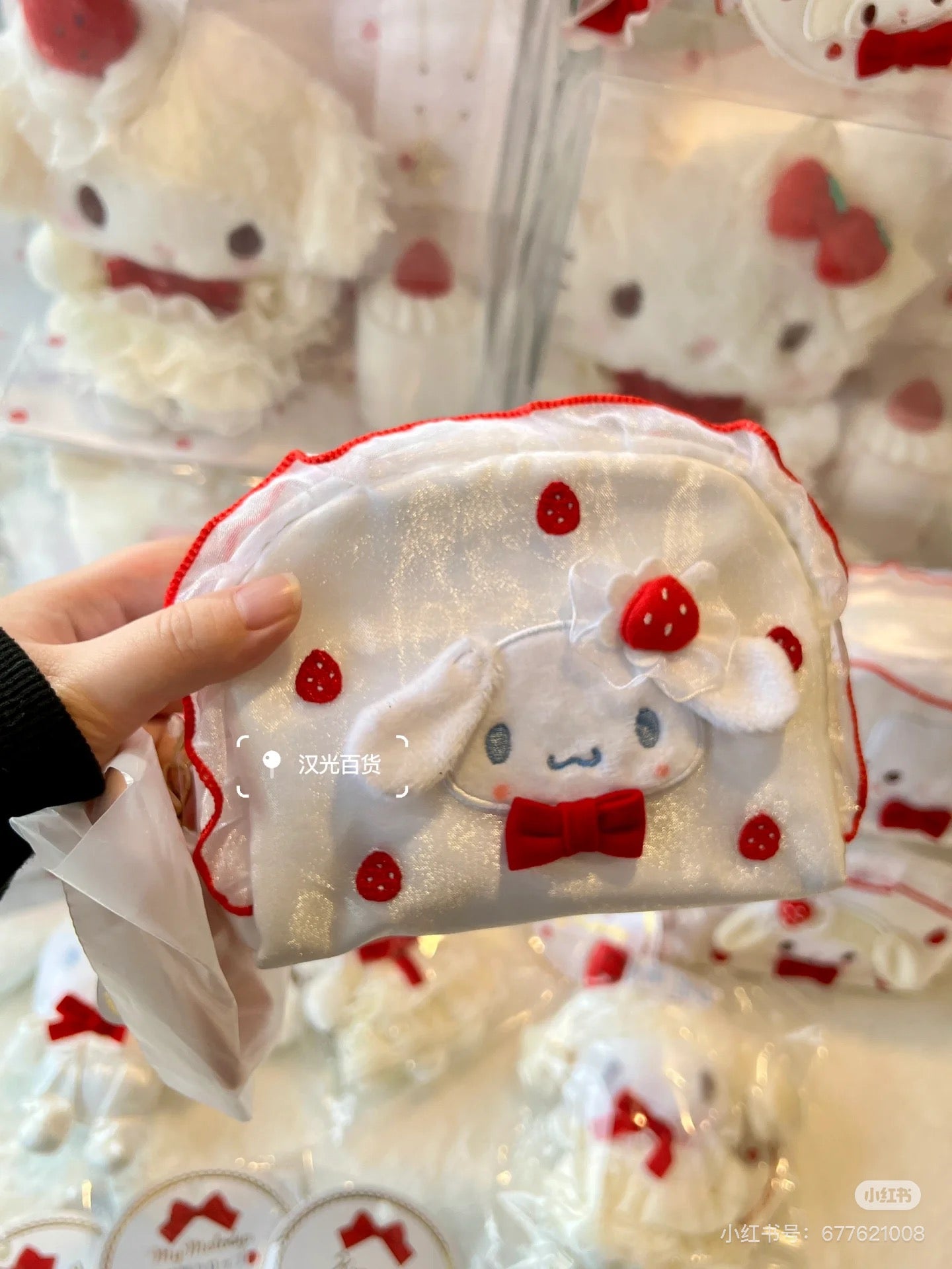 Sanrio三丽鸥|草莓蛋糕系列可爱角色大蝴蝶结拉链红色滚边蕾丝化妆包/小收纳包/正反面都可爱|约宽14 x 深6 x 高11 cm