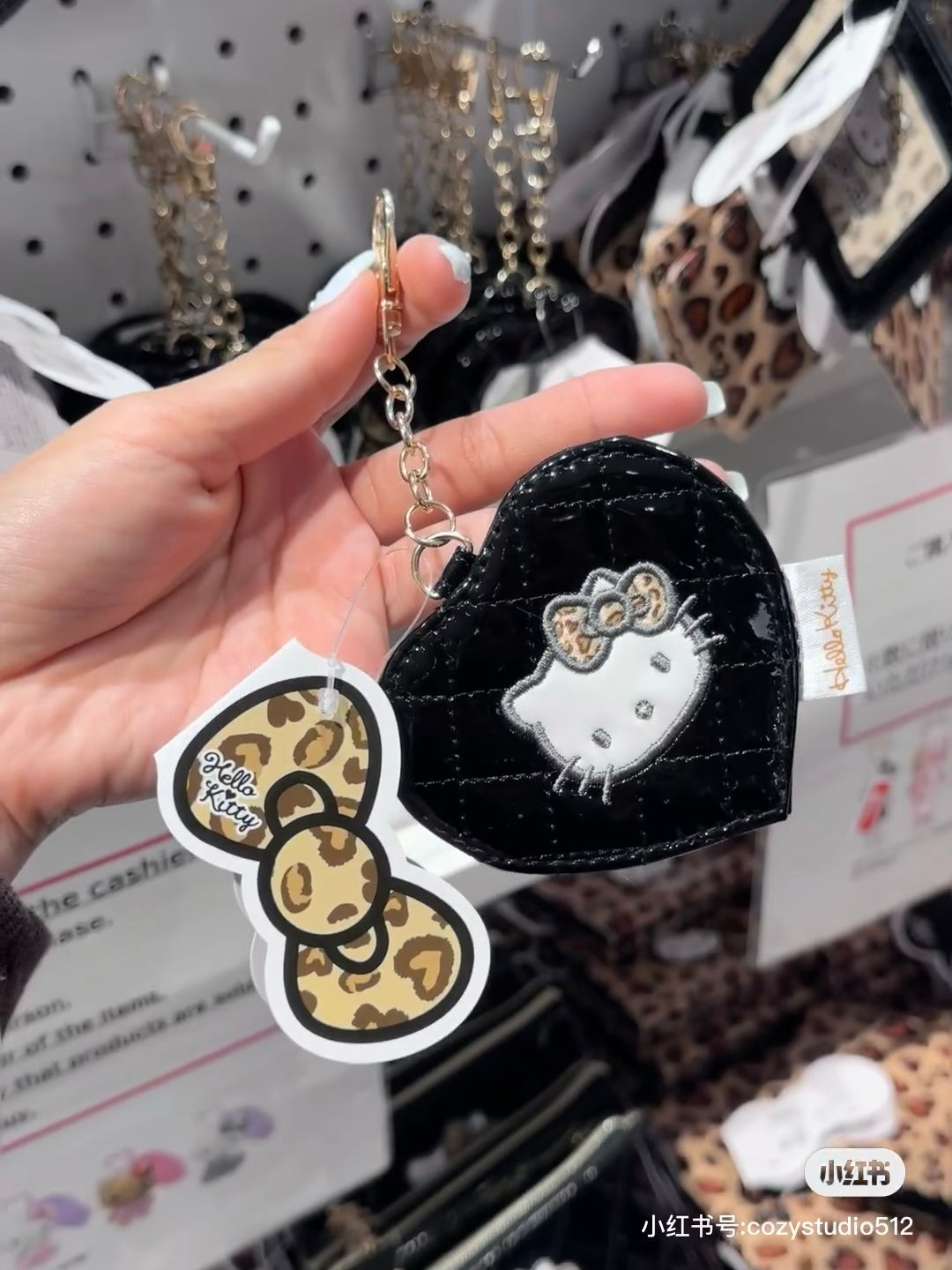 Hello Kitty凯蒂猫|Quilting Enamel Heart Mirror Black豹纹黑色PU皮爱心形菱格纹迷你随身镜/化妆镜/挂件/包挂|约H115XW110XD5mm