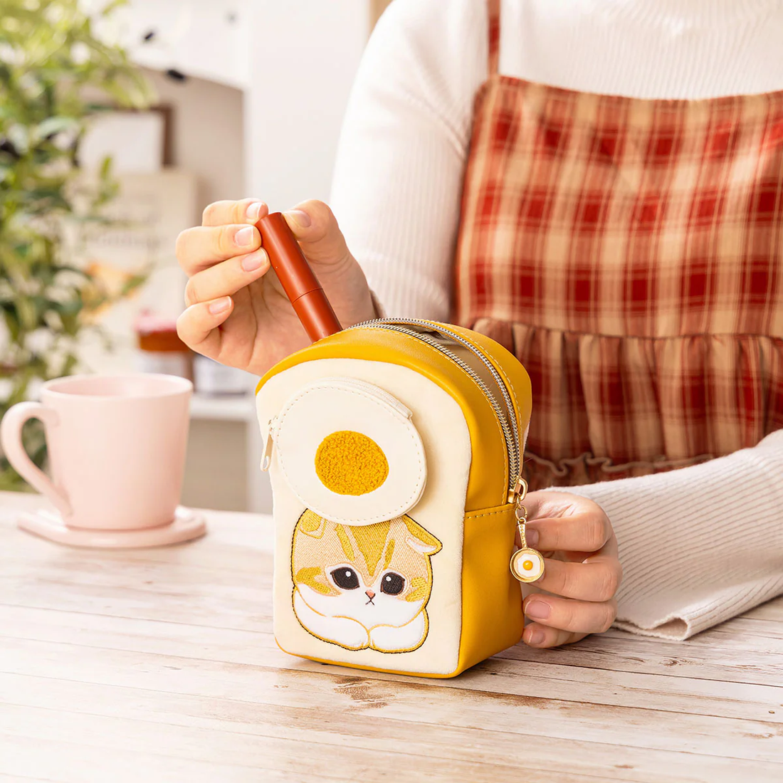 Mofusand|Mofumofu Bakery Standing Bread Cosmetic Pouch|H150 x W115 x D60mm approx.