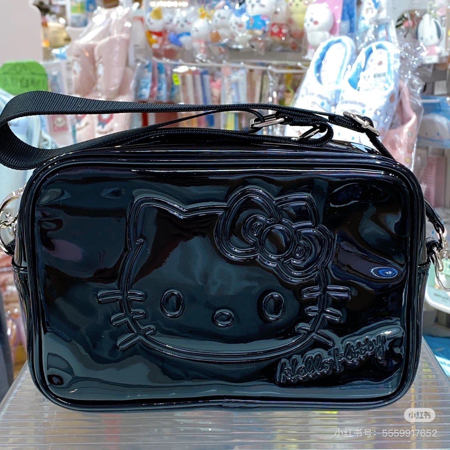 Sanrio三丽鸥|Shoulder Bag Monotone黑白印象系列爱心拉链皮质感斜挎包/里面也有可爱图案|约23×9×15cm