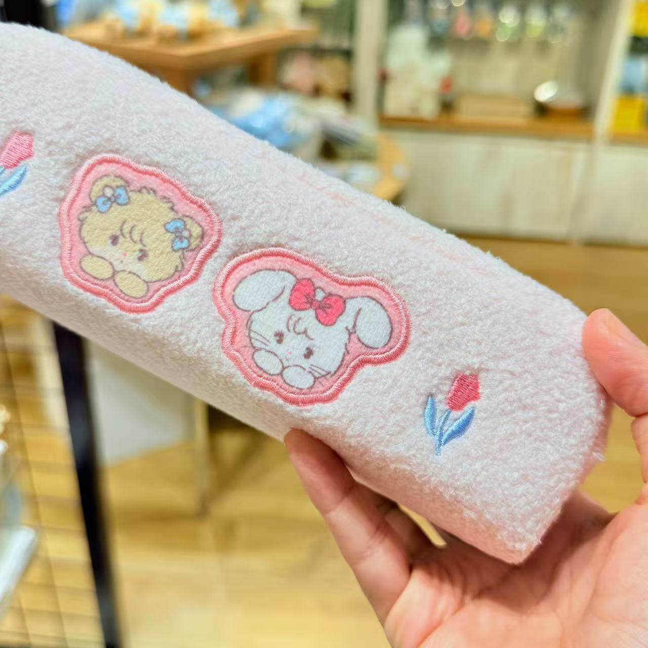 mikko illustrations|Fluffy Long Pouch|H60xW200xD55mm approx.
