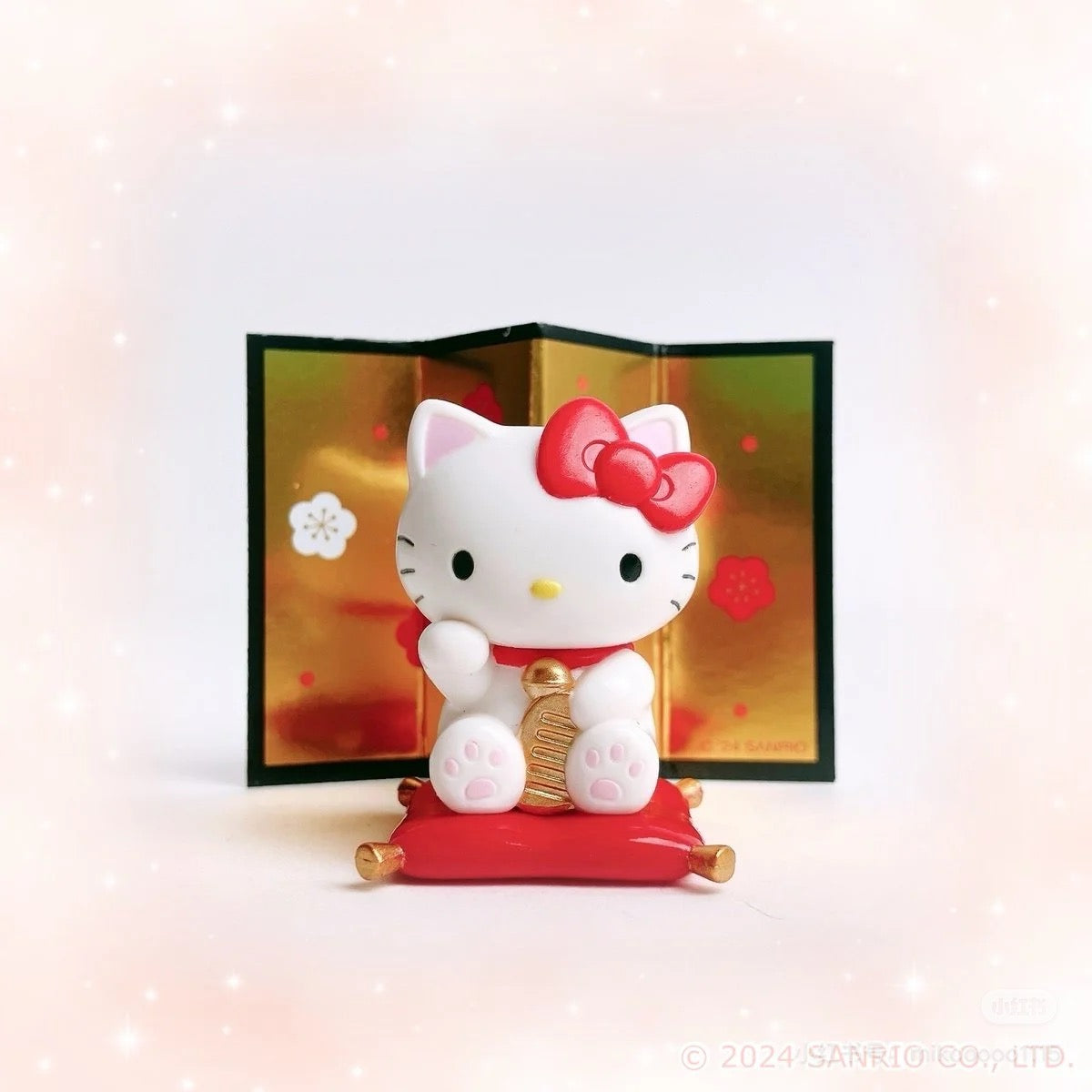 Sanrio三丽鸥|Secret Mascot - Zodiac Lucky Cat Blind Box 十二生肖蛇年限定坐垫招财猫系列手办摆件盲盒/全8种|1枚入