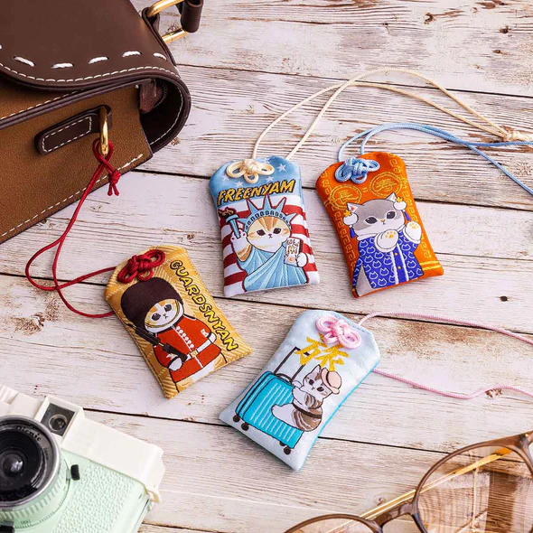 Mofusand|Mofumofu Journey Cat Amulet-Statue of Liberty|70×40×3mm approx.