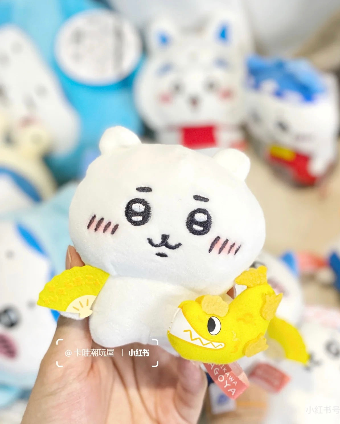 chiikawa吉伊卡哇|地域限定可爱角色毛绒玩偶/挂件|约W85 x H95 x D45mm