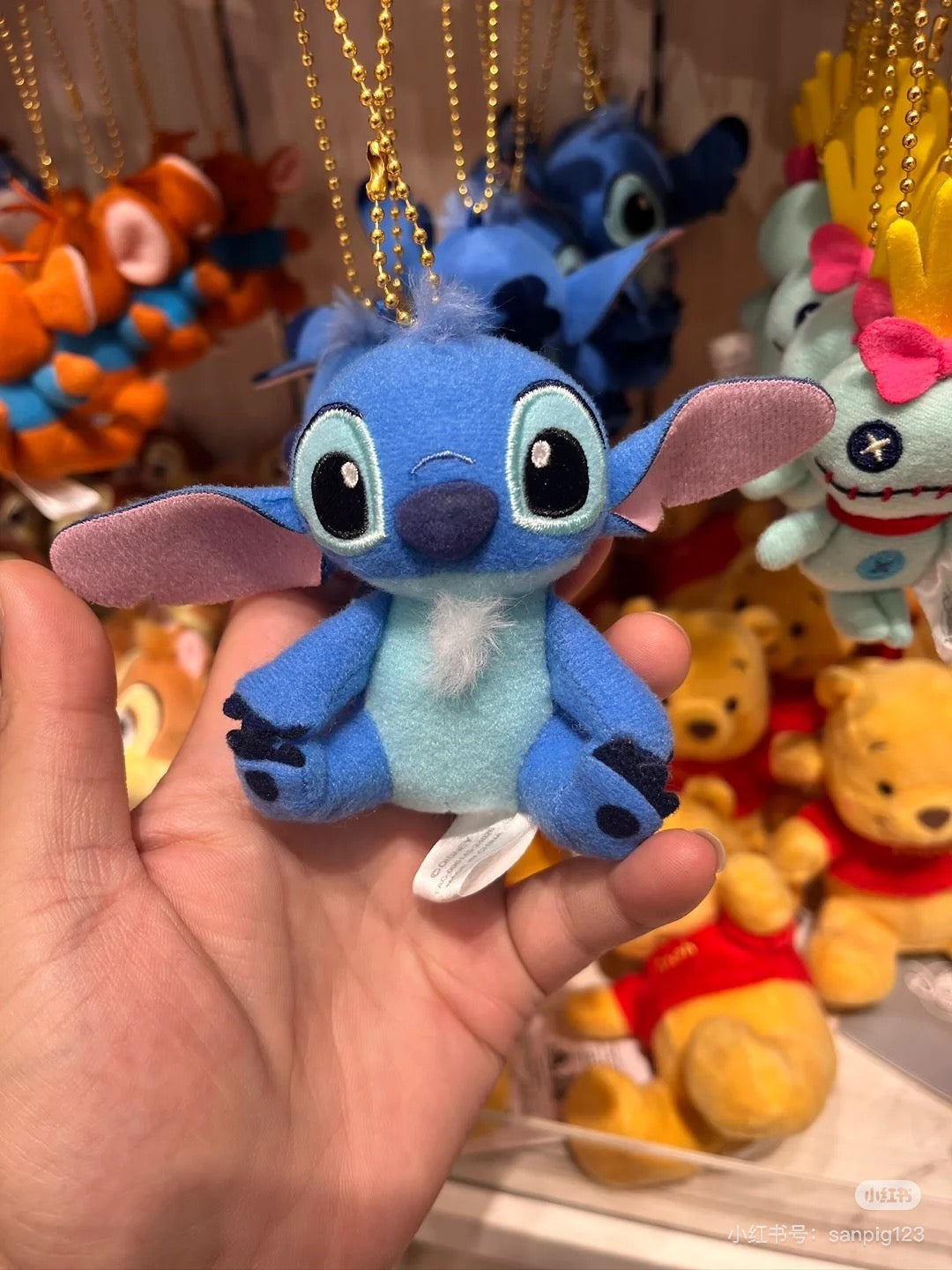 Disney迪士尼|Fluffy Plush Keychain经典基础款可爱角色迷你毛绒玩偶挂件/包挂| 约8.5×12×6(cm)