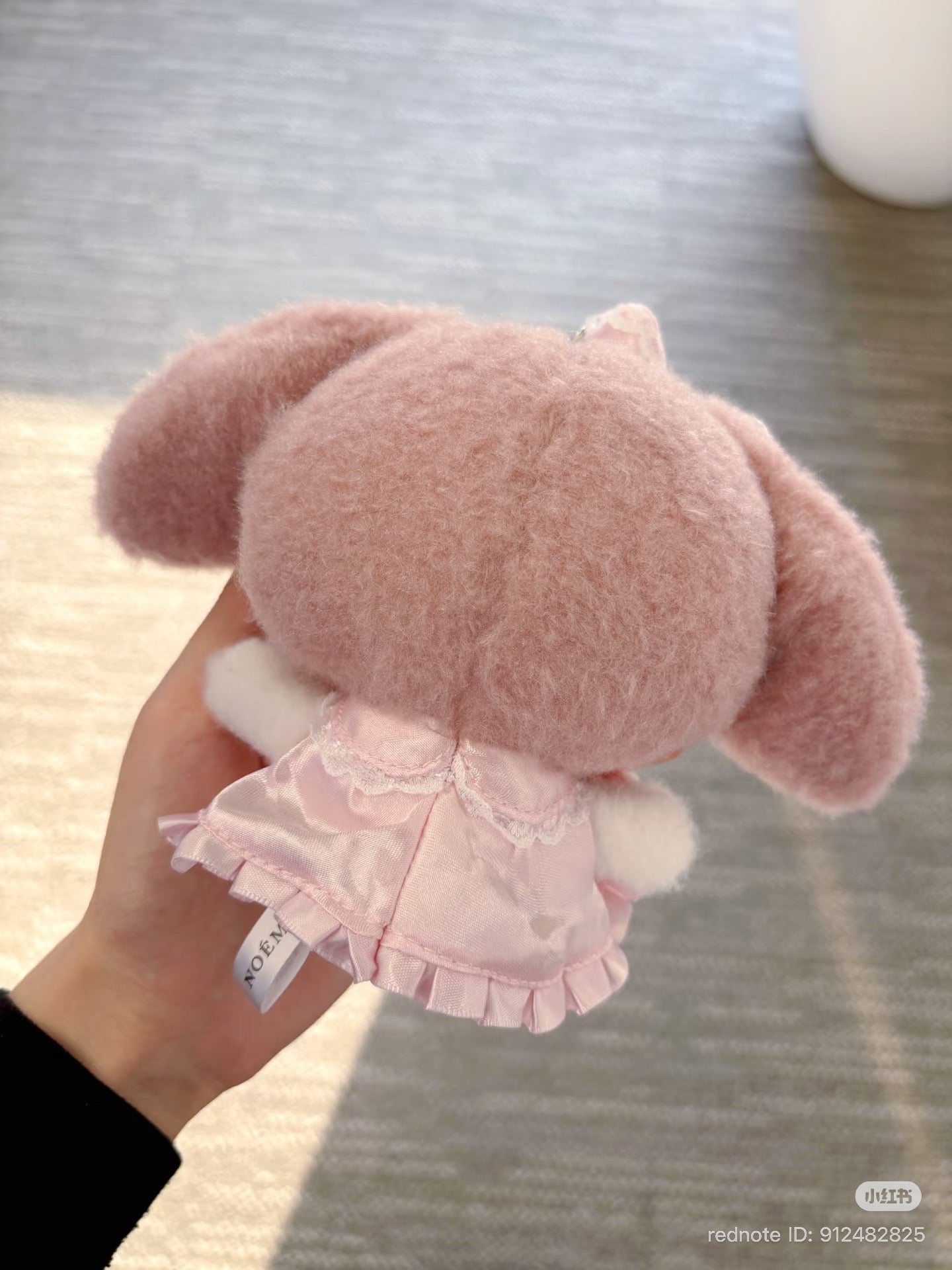 【limit 1】Sanrio｜NOEMIE Mascot Pouch Hojicha/Mascot Holder /Plush Keychain｜13 x 17 x 23cm approx.