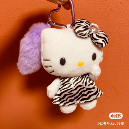 Hello Kitty凯蒂猫｜Sanrio Mascot Keychain with Tail / Gogo Gal Collection Leopard毛茸茸尾巴系列爱心扣豹纹凯蒂猫玩偶挂件/包挂｜约9.5×5.5×13.5cm