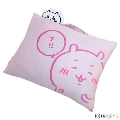 Chiikawa 吉伊卡哇｜治愈系可爱抱枕/脸从左上角露出来的设计/配有手柄随身携带｜约宽 39 x 深 28 x 高长 9 cm