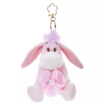 Disney迪士尼｜Cherry Blossom Sakura 2025Collection Mascot Keychain 东迪2025年限定樱花粉坐姿可爱角色毛绒玩偶钥匙扣挂件/包挂/樱花造型钥匙圈｜ 约高 12 x 宽 10 x 深 12.5 (cm)