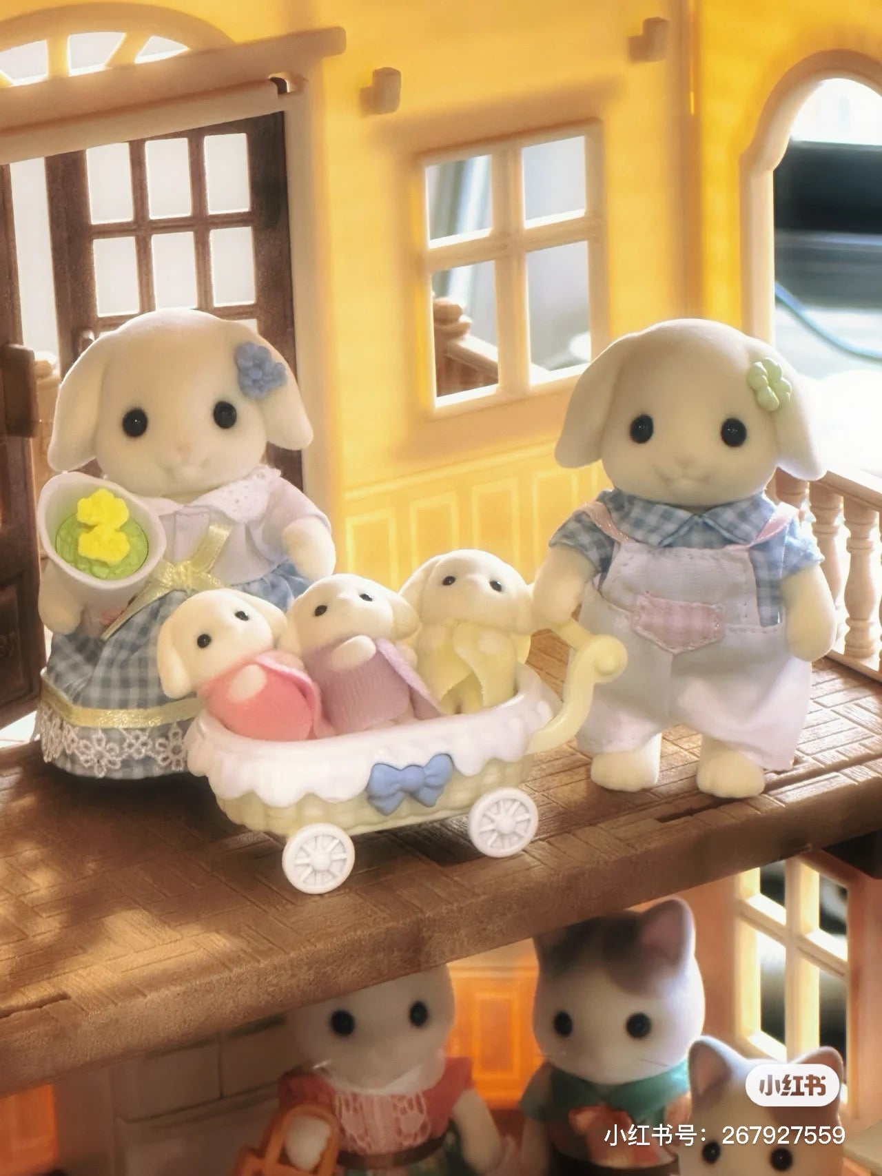 SylvanianFamilies森贝儿家族｜Flora Rabbit Family芙罗拉垂耳兔家族一家五口三胞胎套组/玩具/过家家5735