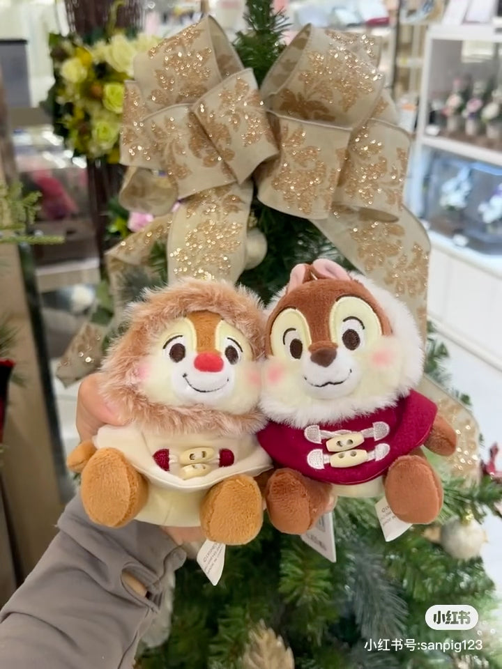 Disney迪士尼｜Winter Jacket Doll东迪冬日限定大衣斗篷奇奇和蒂蒂冬装坐姿钥匙扣挂件/可脱帽｜约高さ17×幅15×奥行き12(cm)