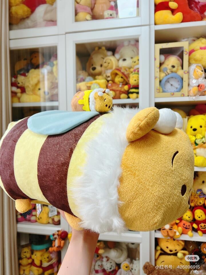 Disney｜2024 HONEY DAY蜜蜂系列Tsum蜜蜂噗噗公仔/抱枕｜約高27×寬32×深45(cm)