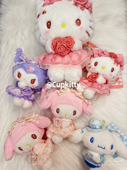 Sanrio三丽鸥｜Mascot Holder /Dolly Rose多莉玫瑰限量系列手捧花毛绒玩偶挂件/包挂｜约10.5×8×13cm