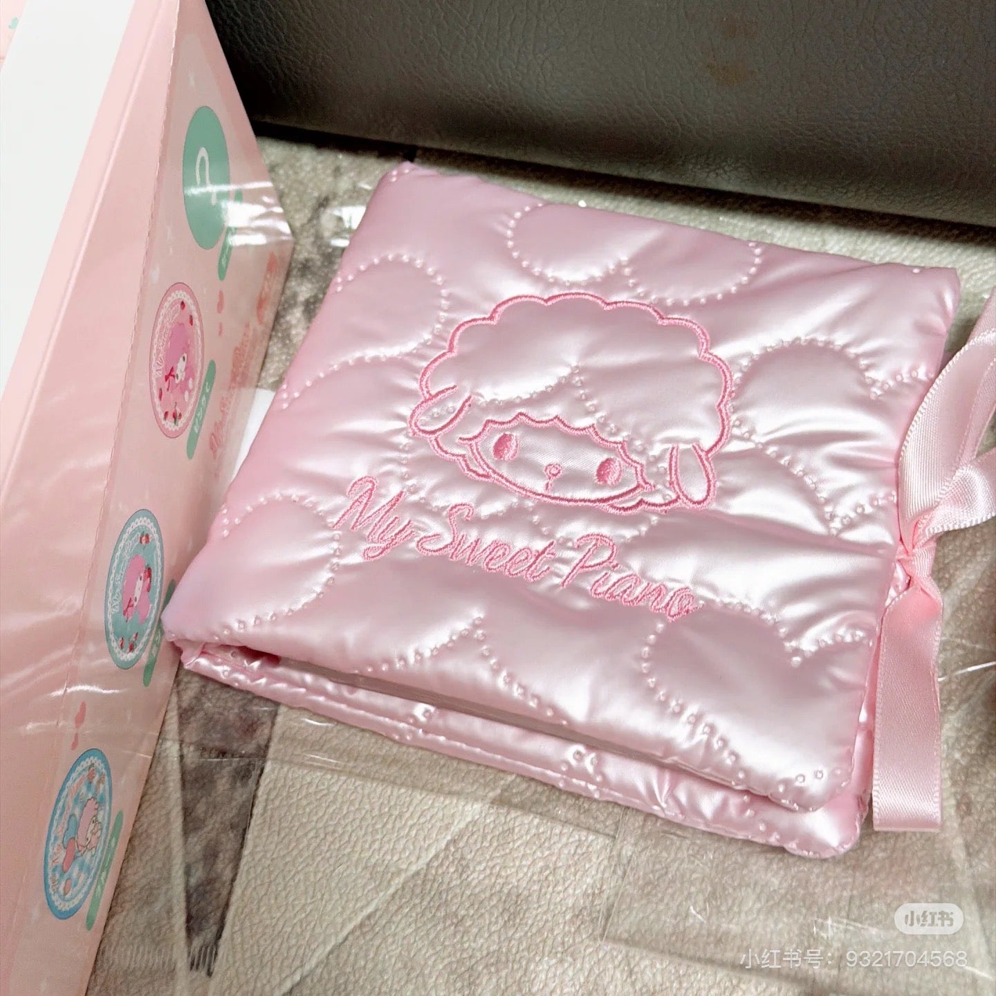 Sanrio｜My Sweet Piano Sparkly Quilting Album｜ H100 x W115 x D30mm approx.