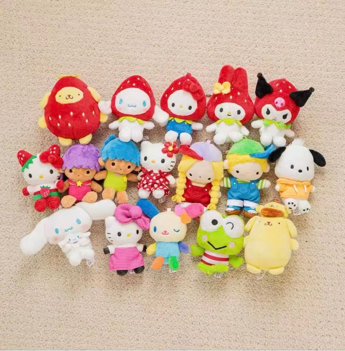 Sanrio｜Strawberry Newspaper me% Mascot Holder /Plush Keychain