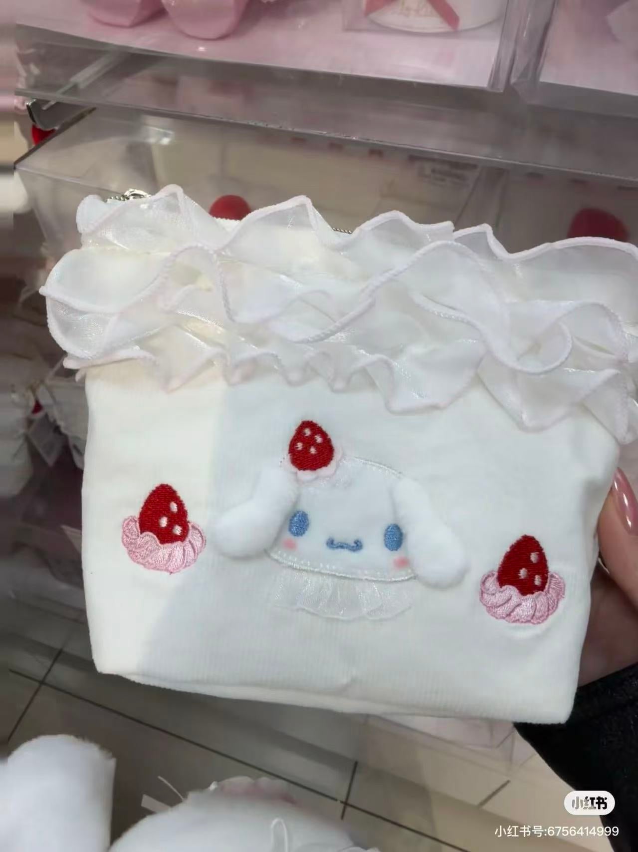 Sanrio｜Strawberry Whipped Cake Frill Cosmetic Pouch｜17×6×12cm approx.