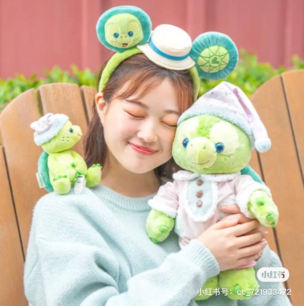 Disney迪士尼｜2024东迪秋日睡衣派对Olu小龟毛绒挂件/趴趴夹/肩夹