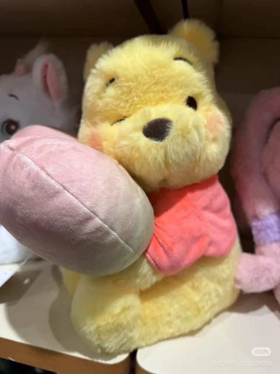 Disney迪士尼｜Plush Gradient Smiling Hug东迪抱渐变爱心系列超治愈坐姿毛绒玩偶/公仔｜ 约32×26×22cm