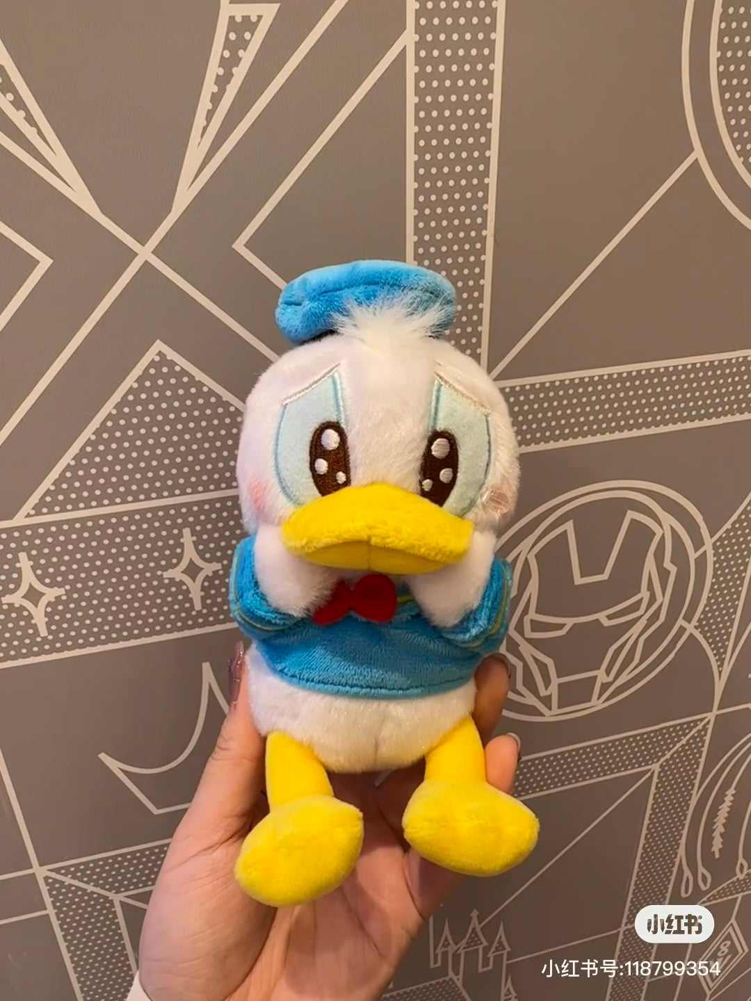 Disney｜哭唧唧/委屈屈限定毛绒挂件/包挂｜高さ約16×幅15.5×奥行き9.5(cm)