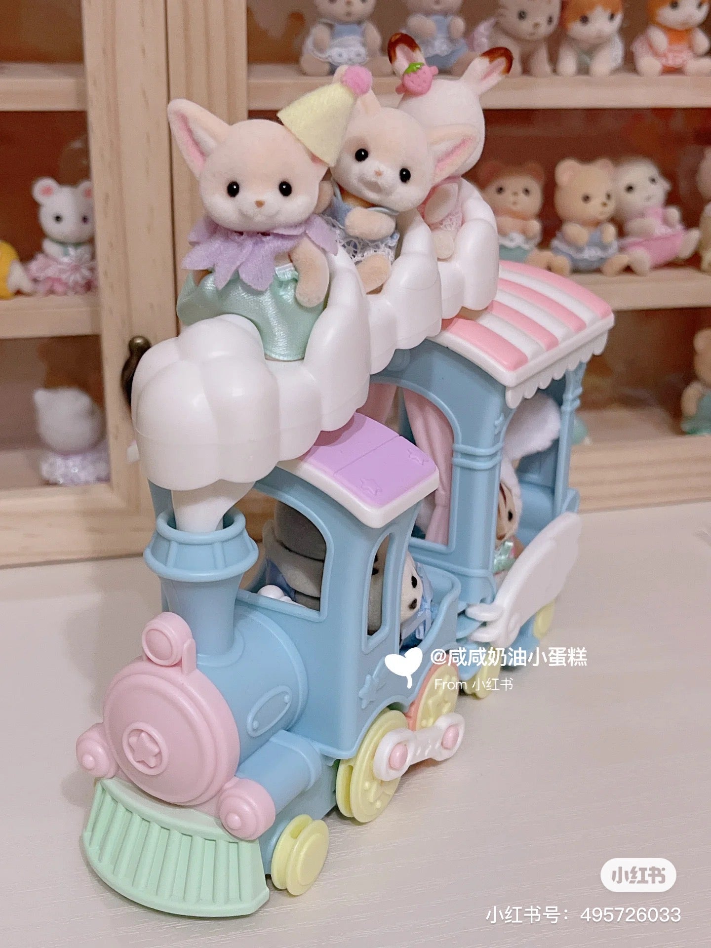 SylvanianFamilies森贝儿家族｜Floating Cloud Rainbow Train-Fennec Fox Baby Yulie云朵彩虹列车耳阔狐套组/玩具/过家家5702