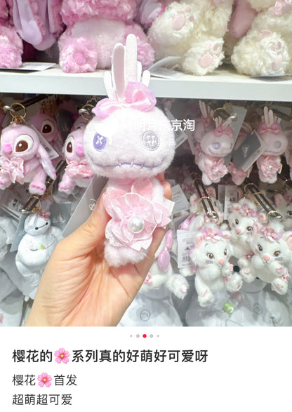 Disney迪士尼｜Cherry Blossom Sakura 2025Collection Mascot Keychain 东迪2025年限定樱花粉坐姿可爱角色毛绒玩偶钥匙扣挂件/包挂/樱花造型钥匙圈｜ 约高 12 x 宽 10 x 深 12.5 (cm)