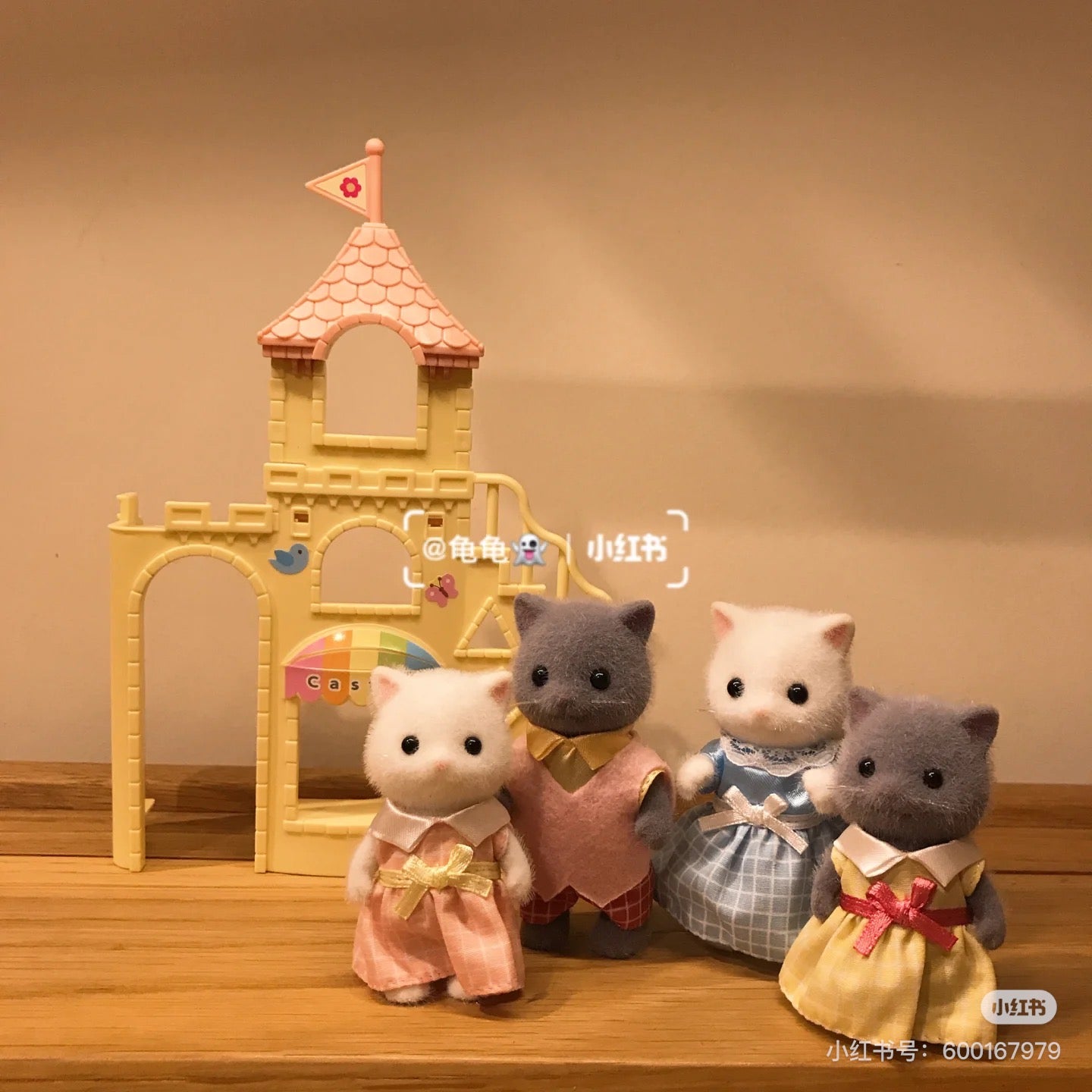 SylvanianFamilies森贝儿家族｜ White Persian Cat Girl Doll 波斯猫粉色格子裙植绒站宝/玩具/过家家