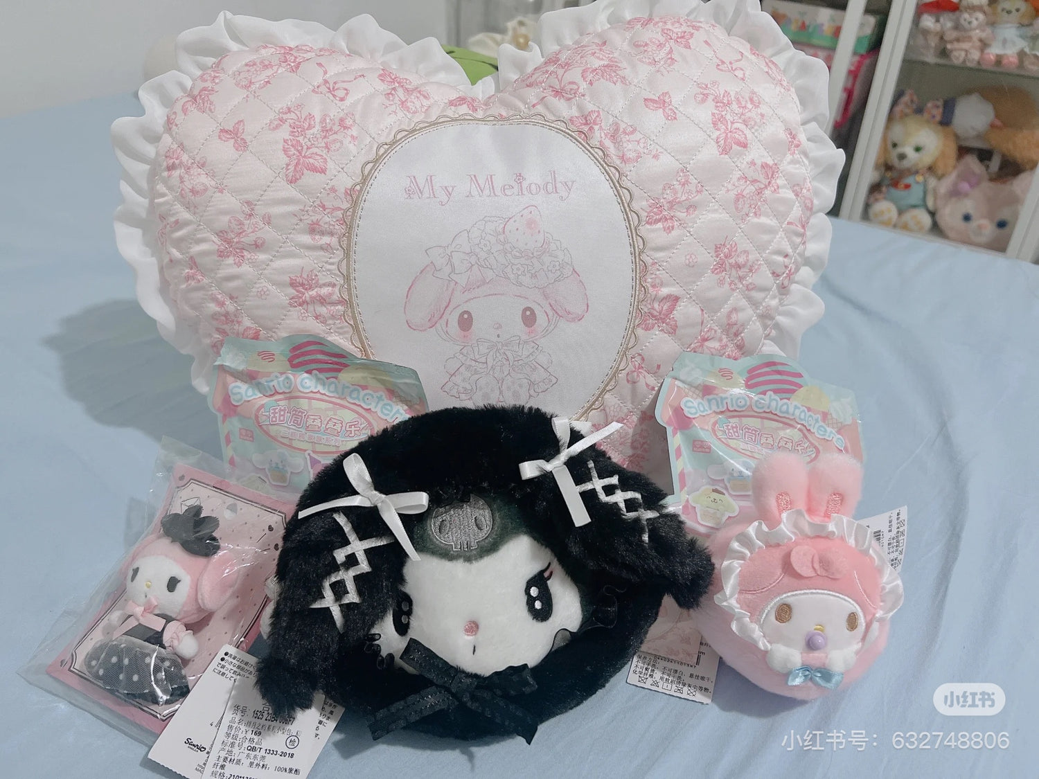 Sanrio｜第三代暗黑地雷限定毛绒化妆包/印花防水内里/珍珠拉链头｜约20×10×14cm