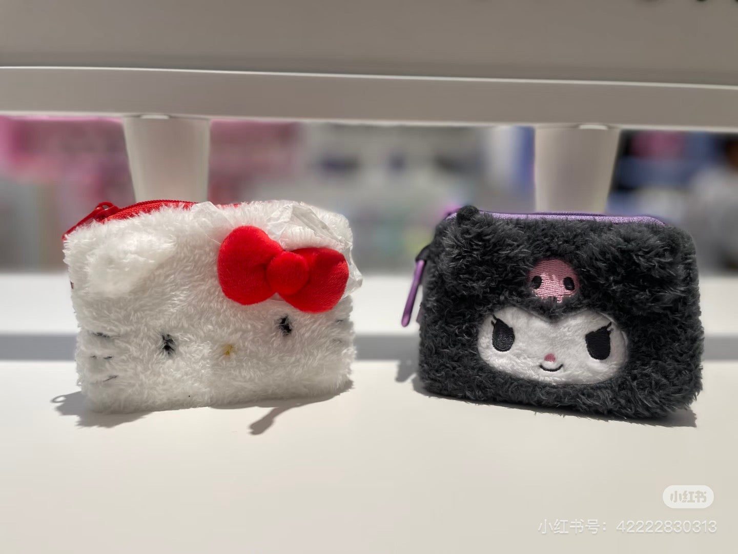 Sanrio｜Fluffy Face Mascot Mini Pouch with Carabiner｜11×1.5×8.5cm approx.