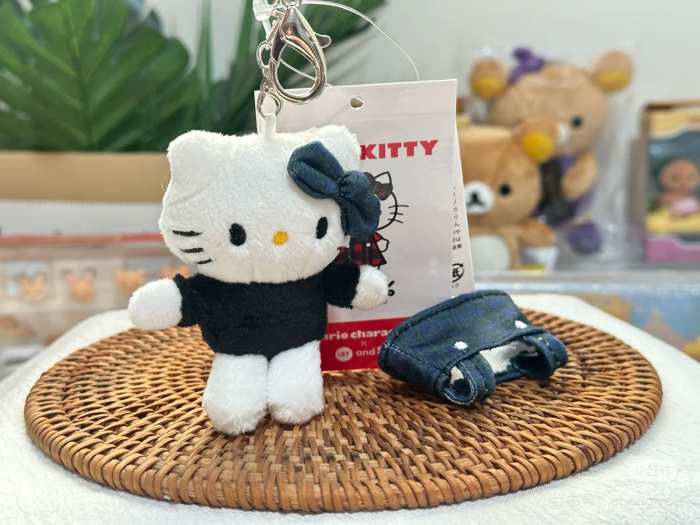 Sanrio三丽鸥｜.st lowrys farm me%联名Hello Kitty第三代毛绒钥匙扣/包挂/挂件