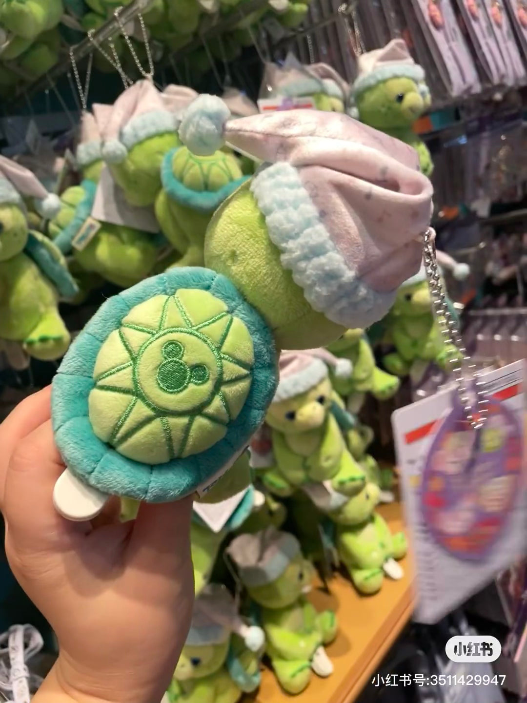 Disney迪士尼｜2024东迪秋日睡衣派对Olu小龟毛绒挂件/趴趴夹/肩夹