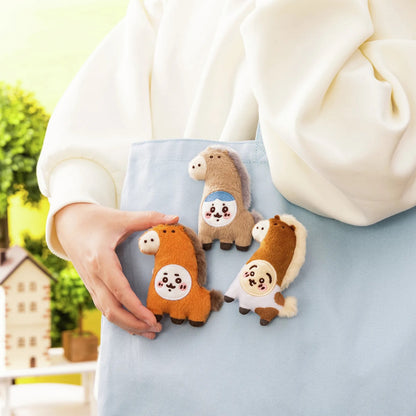 Chiikawa｜Become a Horse" Plush Badge Set｜H100×W80×D25mm approx.