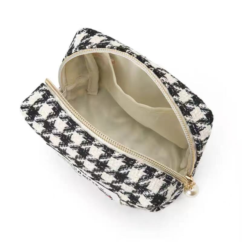 Hello Kitty｜Monochrome Girly Twin Coordinate Square Pouch｜13.5×6.5×12cm approx.