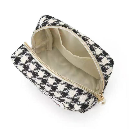 Hello Kitty｜Monochrome Girly Twin Coordinate Square Pouch｜13.5×6.5×12cm approx.