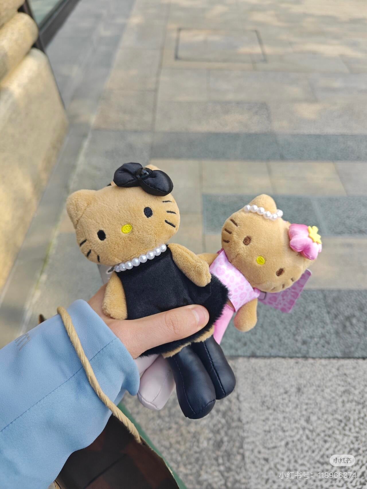 【limit 1】Hello Kitty｜Sanrio Gogo Gal Collection Mascot Holder /Plush Keychain｜7.5×4×15cm approx.