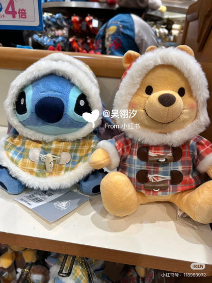 Disney迪士尼｜Winter Jacket Doll东迪冬日限定格纹大衣斗篷坐姿毛绒玩偶/公仔｜约高さ23×幅20×奥行き16(cm)