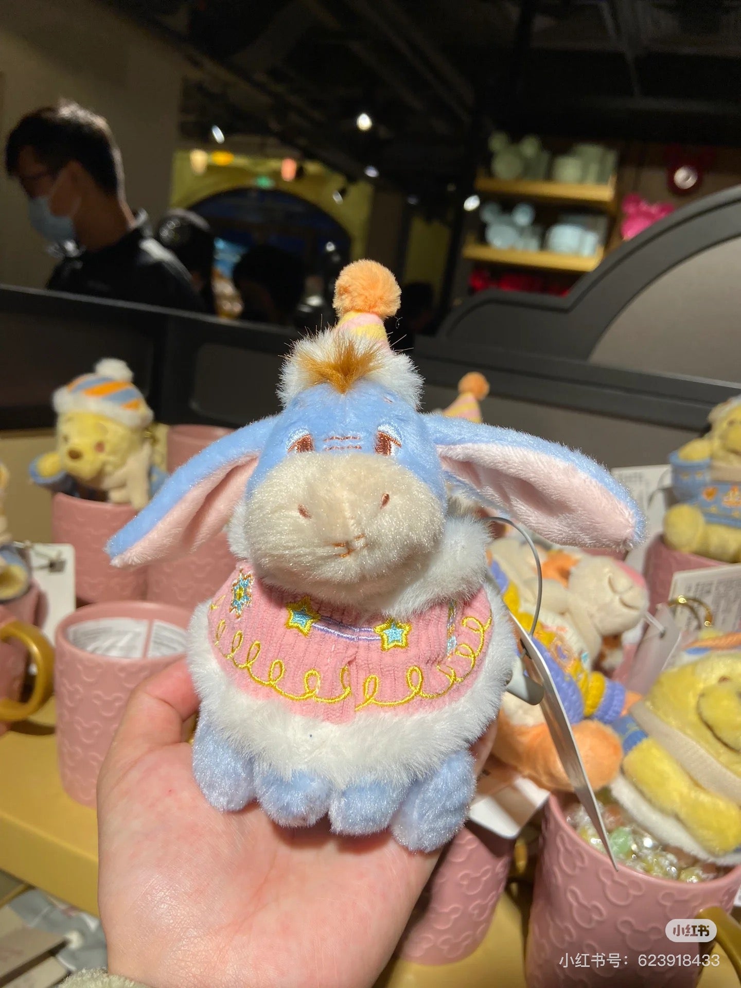 Disney SH｜冬日维尼和朋友们限定戴毛茸茸帽子围巾挂件