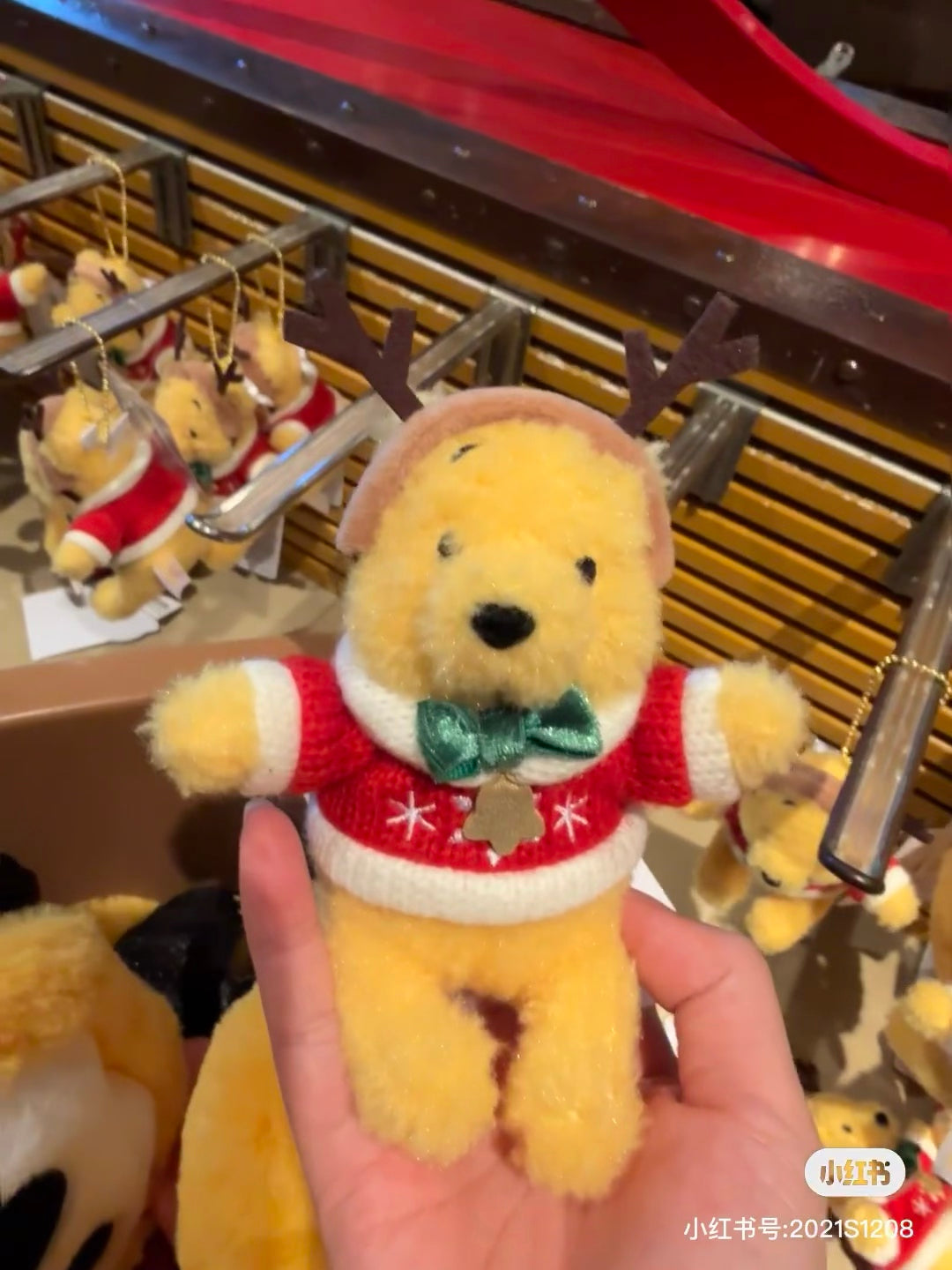 Disney迪士尼 ｜东迪2024Christmas冬日圣诞限定Pooh噗噗维尼红毛衣麋鹿角毛绒玩偶挂件/胸针/包挂