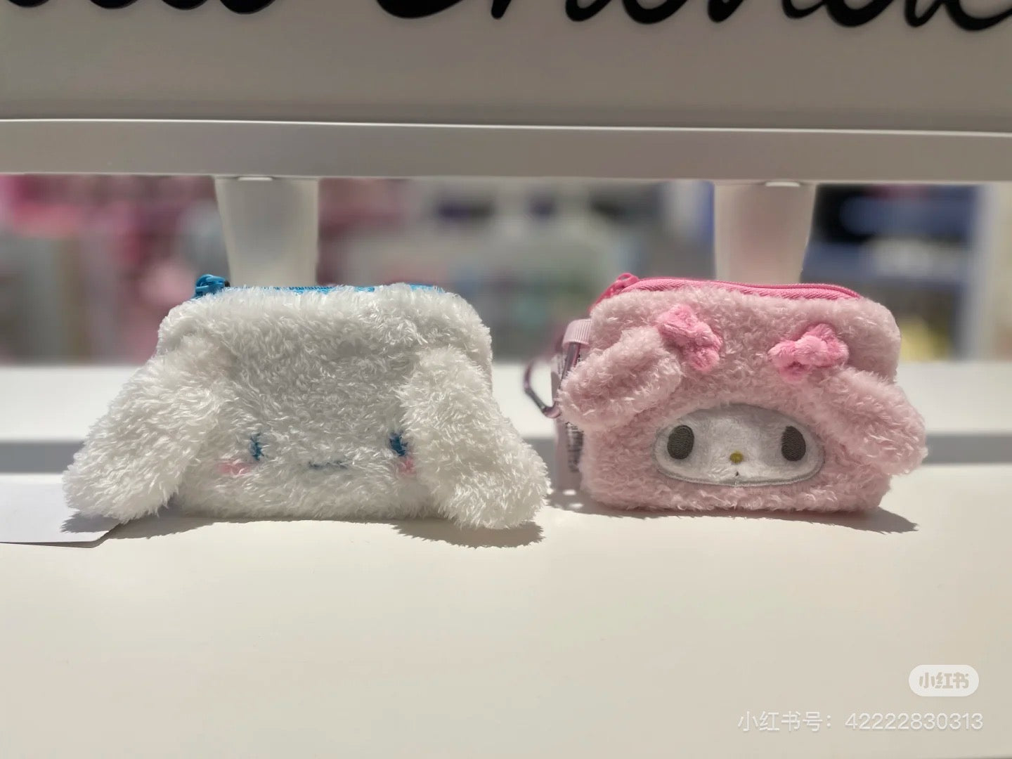 Sanrio｜Fluffy Face Mascot Mini Pouch with Carabiner｜11×1.5×8.5cm approx.