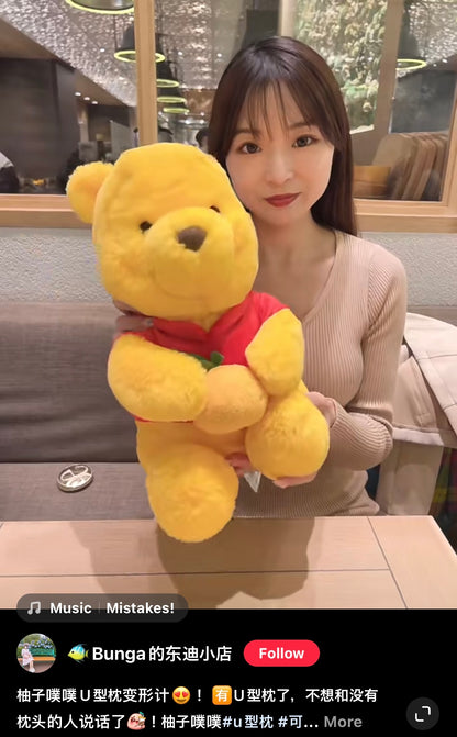 Disney｜柚子噗噗2023限定小熊维尼毛绒u型枕公仔/2way｜収納時:高さ約31×幅18×奥行き22(cm)