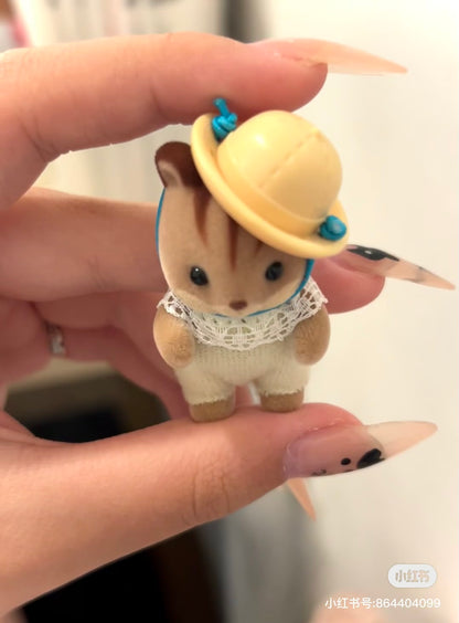 SylvanianFamilies森贝儿家族｜Walnut Squirrel Baby 核桃松鼠宝宝包包帽子站宝套装/四肢可动/玩具/过家家5406
