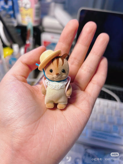 SylvanianFamilies森贝儿家族｜Walnut Squirrel Baby 核桃松鼠宝宝包包帽子站宝套装/四肢可动/玩具/过家家5406