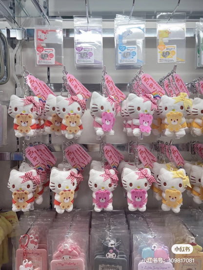 Hello kitty凯蒂猫｜彩虹色hellokitty毛绒挂件｜约6.5×5×9.5cm