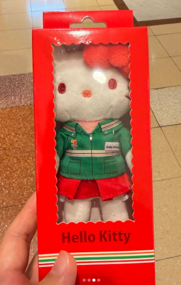 Sanrio｜Hello Kitty Seven-Eleven Limited Edition Mascot Holder /Plush Keychain
