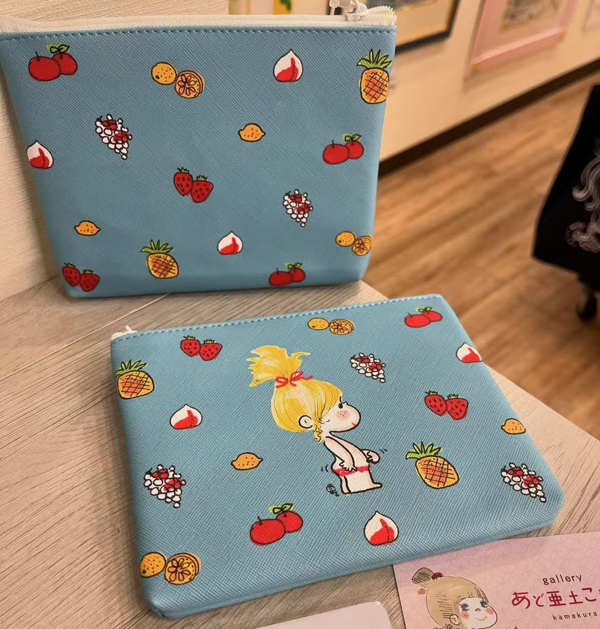 Mizumori Ado｜Flat Pouch｜12cm x 16.5cm x 2cm approx.